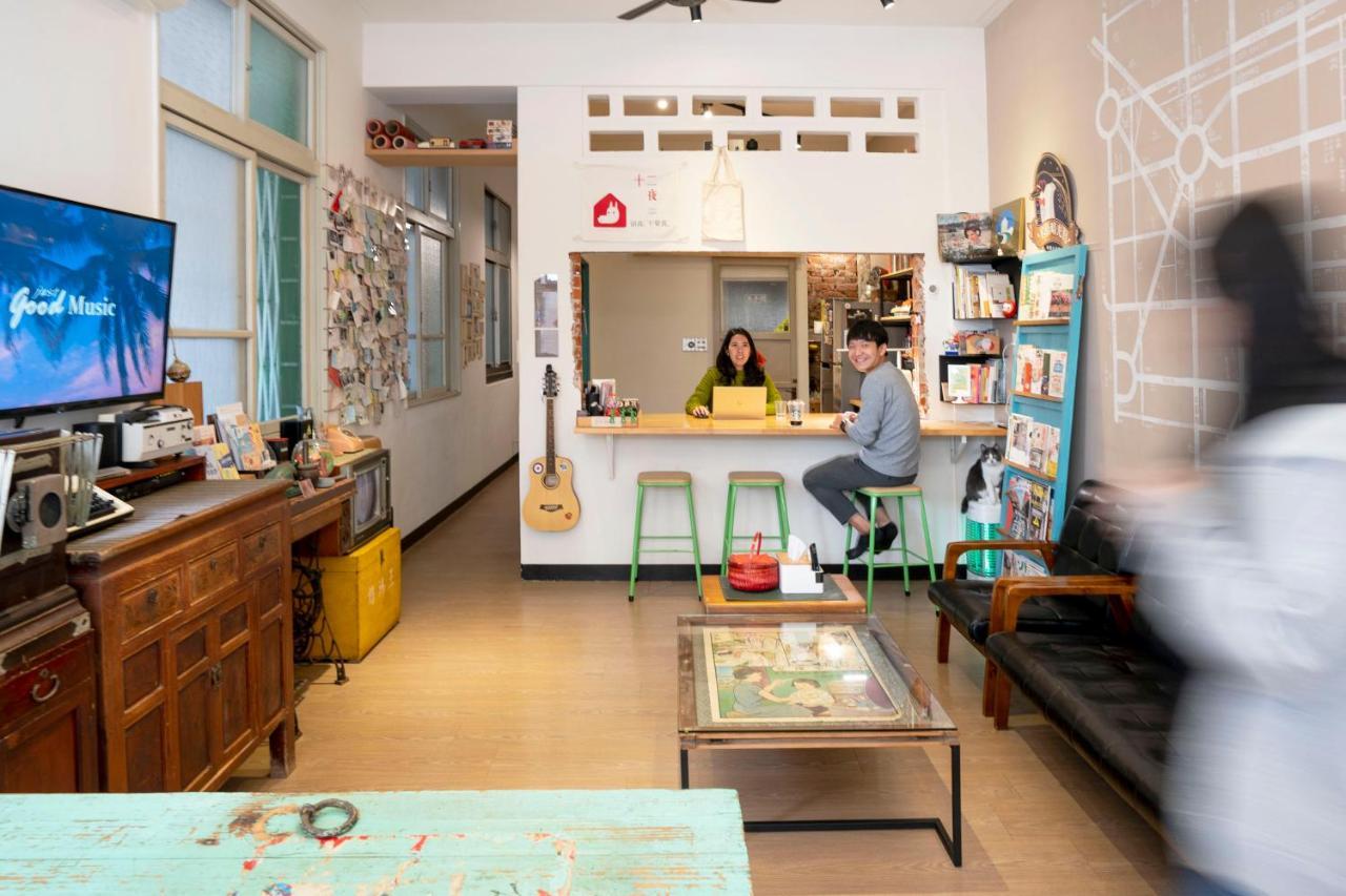 Lento Hostel Tainan Bagian luar foto