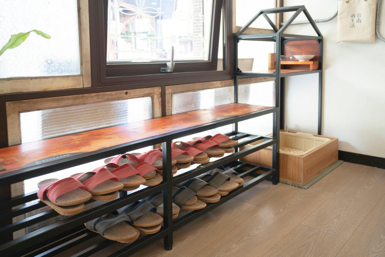 Lento Hostel Tainan Bagian luar foto